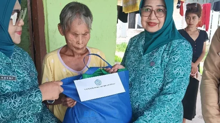 Hadirkan Kebahagiaan Ramadan, TP-PKK Gorontalo Salurkan Sembako