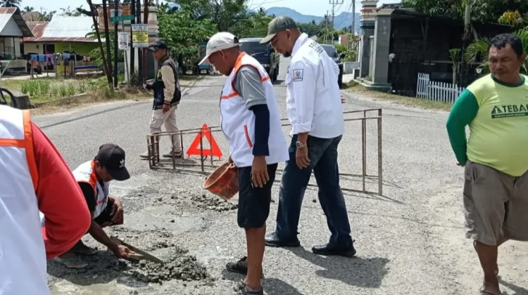 Hamzah Idrus Tindaklanjuti Keluhan Jalan Rusak di Bone Bolango