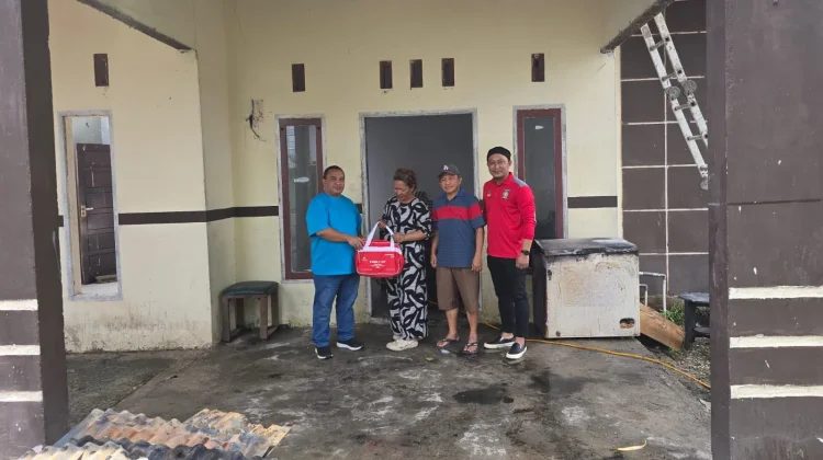 Dinsos Dukcapil Salurkan Bantuan kebakaran di Bongomeme