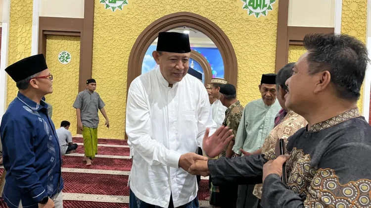 Tarawih di Darul Arqam, Gusnar Sampaikan Kabar Baik Embarkasi Haji