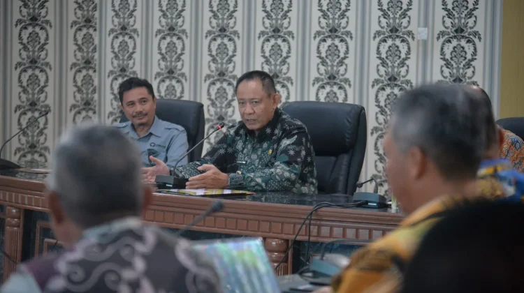 Gubernur Gusnar Instruksikan OPD Pantau Ketersediaan Pangan dan Bahan Bakar