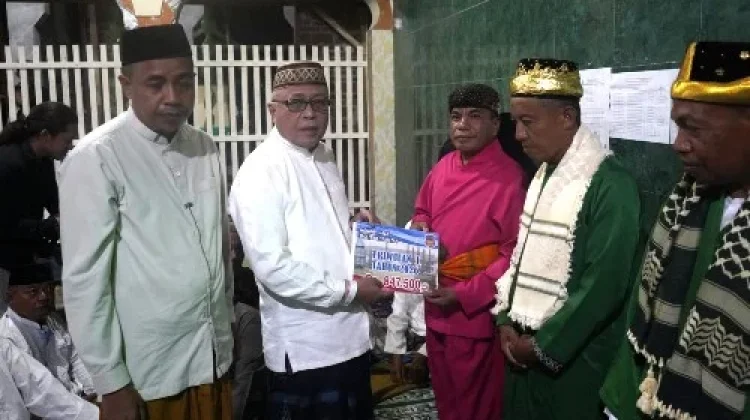 Pegawai Syar'i dan Tokoh Adat di Telaga Jaya Terima Insentif