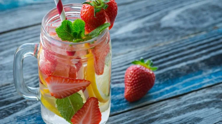 Infused Water, Pilihan Sehat Menjaga Hidrasi Saat Berpuasa