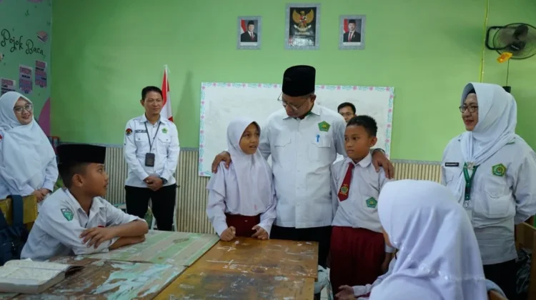 Kakanwil Kemenag Gorontalo Sampaikan Empat Pilar Kesuksesan bagi Siswa MIN 1 Kota