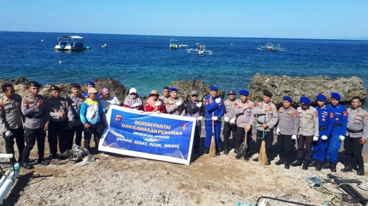 DKP dan Polairud Gorontalo Bersih Pantai Olele