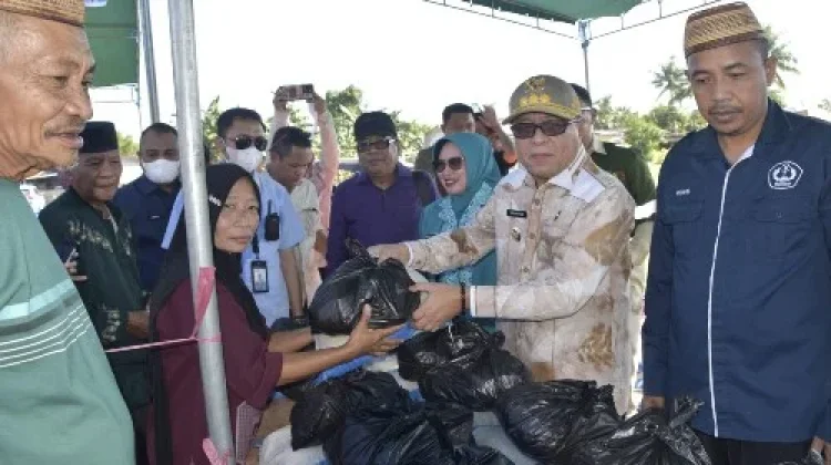 Pemkab Gorontalo Subsidi 55 Persen Harga Bahan Pokok di Pasar Murah