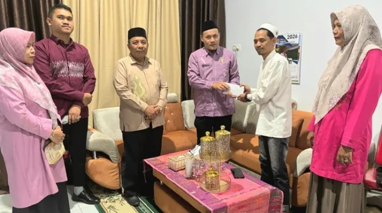 Kemenag-Baznas Kabgor Serahkan Bantuan Program Dai di Wilayah 3T