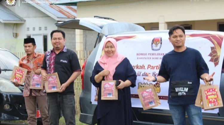KPU Bone Bolango Sosialisasi PDPB Sambil Berbagi Takjil