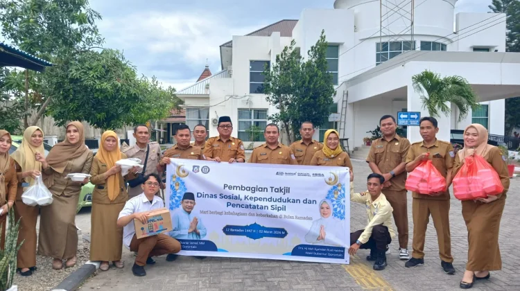 Pengemudi Bentor dan Motor Dapat Takjil dari Dinsos