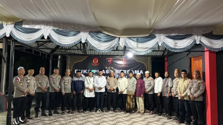 Brimob Polda Gorontalo Perkuat Silaturahmi lewat Buka Puasa Bersama Masyarakat