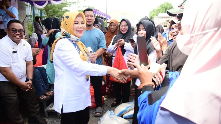 Kejutan Ulang Tahun Wakil Gubernur Semarakkan Pasar Murah