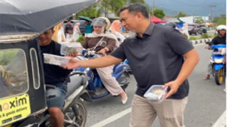 Pembagian Takjil BKPSDM di Center Point Diapresiasi Masyarakat