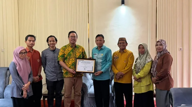 Kemenag Kabgor Terima Penghargaan Peringkat II Rekonsiliasi Gaji Terbaik