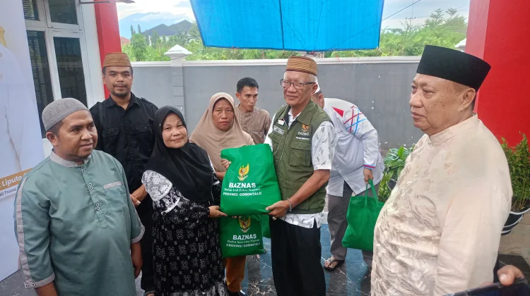 PMI dan BAZNAS Gorontalo Salurkan Bantuan Bagi Puluhan Kaum Dhuafa