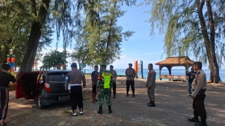 Personel Pos Pengamanan Patroli di Pantai Bolihutuo, Antisipasi Keramaian