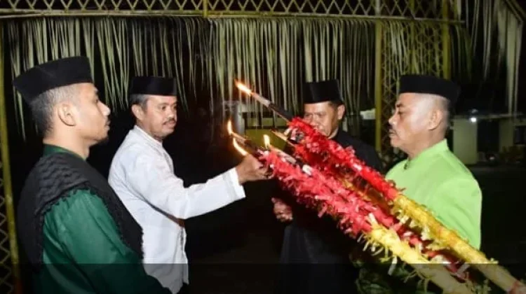 Sekda Pohuwato Pasang Lampu Tumbilotohe