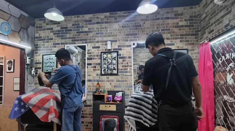 Barbershop Ramai Diserbu jelang Lebaran