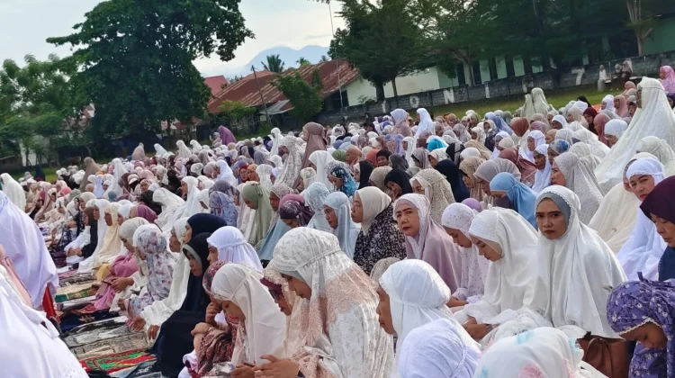 Warta Muhammadiyah Salat Idul Fitri di Lapangan Liluwo