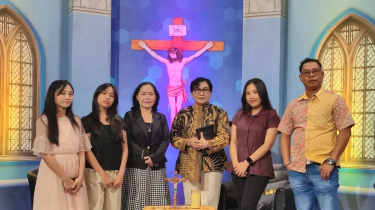 Pembimas Katolik Kanwil Kemenag Goronatalo Ajak Umat Perkuat Iman lewat Adorasi