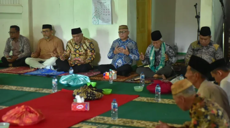 Bado Ketupat Awali Perayaan Hari Ketupat Ketupat di Kampung Jawa