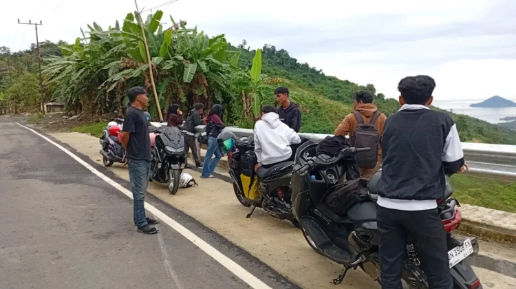 Pemudik Mahasiswa Keluhkan Jalan Licin, Rusak, dan Kemacetan di Gorontalo Utara