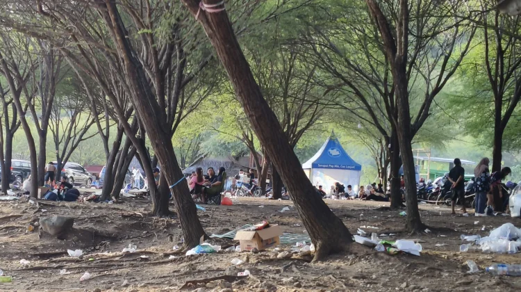 Wisata Tercemar Sampah Plastik