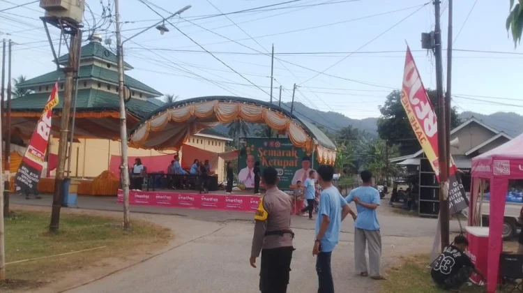 Bhabinkamtibmas Polres Bone Bolango Pantau Lomba Semarak Ketupat