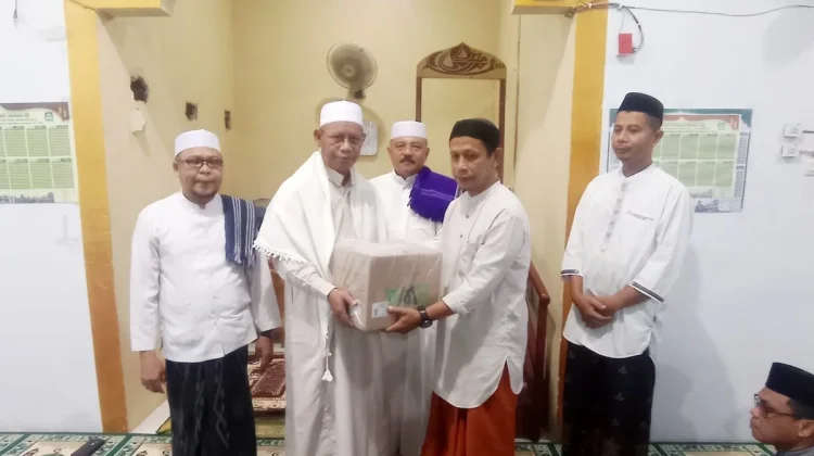 Kakanwil Kemenag Gorontalo Serahkan Mushaf Al-Qur’an di Bone Bolango