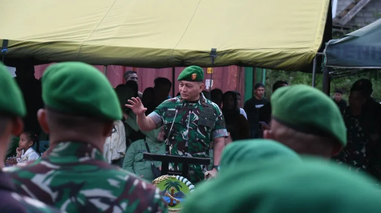 Danrem 133/NW Lepas Personel Yonif 713 menuju Pusdiklatpassus