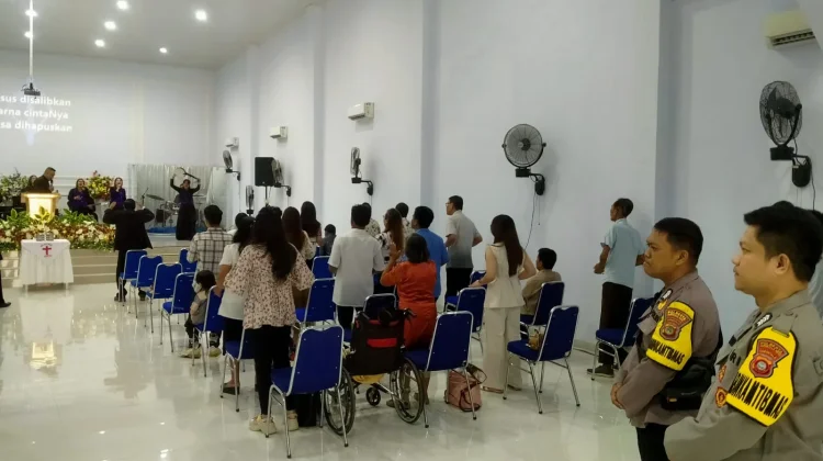 Personel Polresta Gorontalo Kota Jaga Ibadah Jumat Agung, Pastikan Situasi Aman