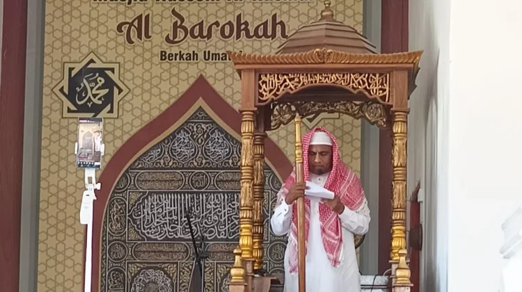 Personel Polsek Dungingi jadi Khotib Jumat, Perkuat Kedekatan dengan Warga