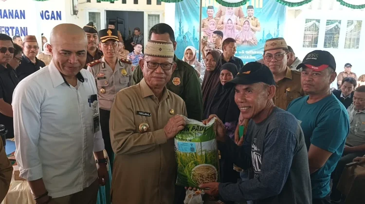 Tak Ada Pilih Kasih, Pemda Bone Bolango Salurkan Bantuan Benih dan Pangan