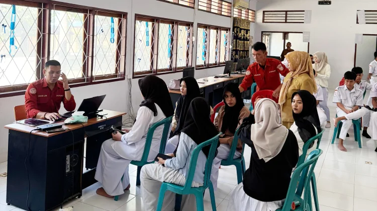 Dinas Sosialdukcapil Datangi Sekolah Layani Perekaman KTP-el dan IKD