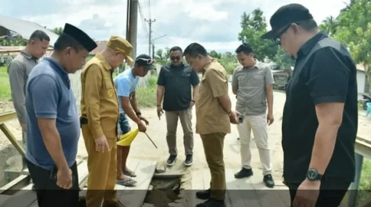 Bupati Pohuwato Tinjau Jembatan Rusak di Desa Soginti