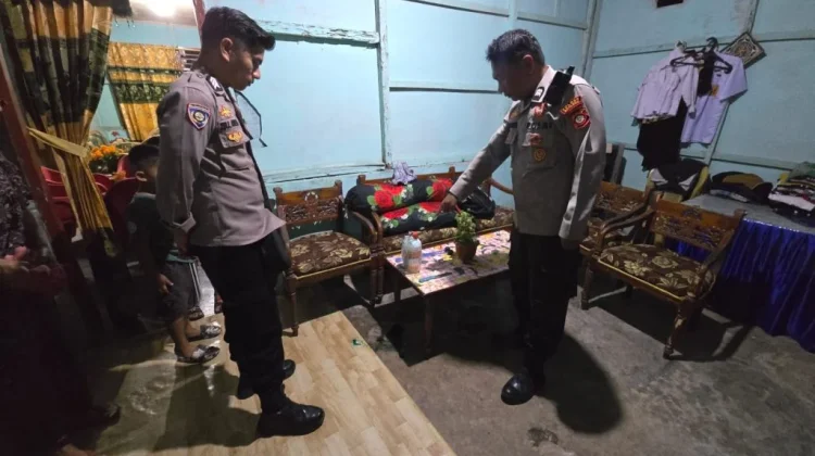 Polsek Paguyaman Olah TKP Kasus Lansia Diduga Minum Racun di Desa Tangkobu