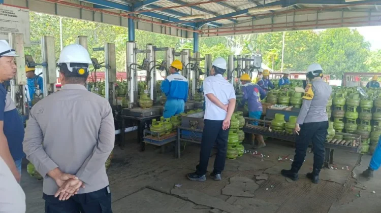 Polsek Telaga Sidak Stok dan Harga LPG 3 Kg di Tilango