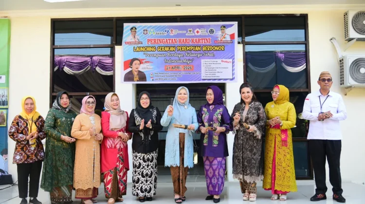 Perempuan Donasikan Darah Warnai Peringatan Hari Kartini