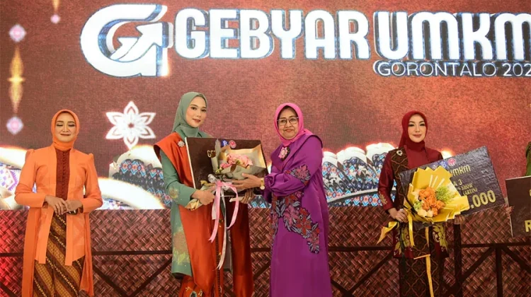 Lestarikan Karawo, Dekranasda Gorontalo Gelar Fashion Show Kebaya Kartini