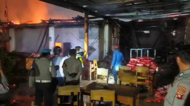 Polisi Selidiki Penyebab Kebakaran Rumah Makan Saung Telaga