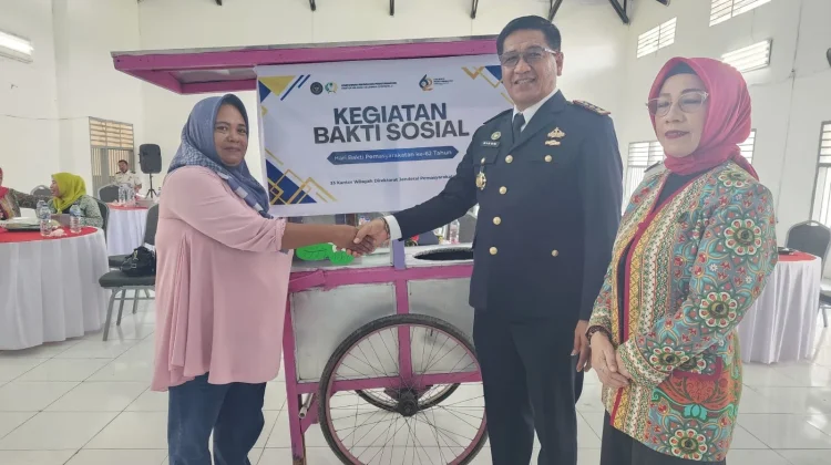 Kalapas Gorontalo Serahkan Gerobak UMKM di HBP ke-62