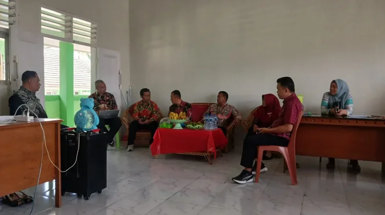 Monitoring Disiplin Pegawai, Kemenag Kabgor Kunjungi Tiga Madrasah