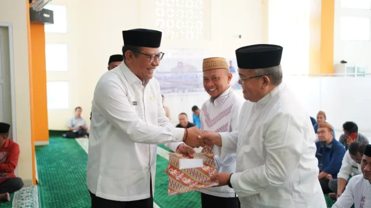 Dilepas Gubernur Gorontalo, Jemaah Haji KORPRI Terima Uang Saku