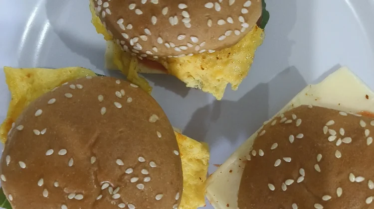 Mini Burger kuliner rumahan, praktis dan mengenyangkan