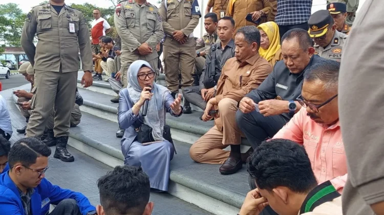 DPRD Bahas Honorer, Bansos, dan Desakan Hapus Status Guru Kontrak