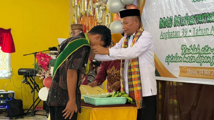 Kakankemenag Kabgor Lepas 35 Wisudawan MAS Muhammadiyah Isimu