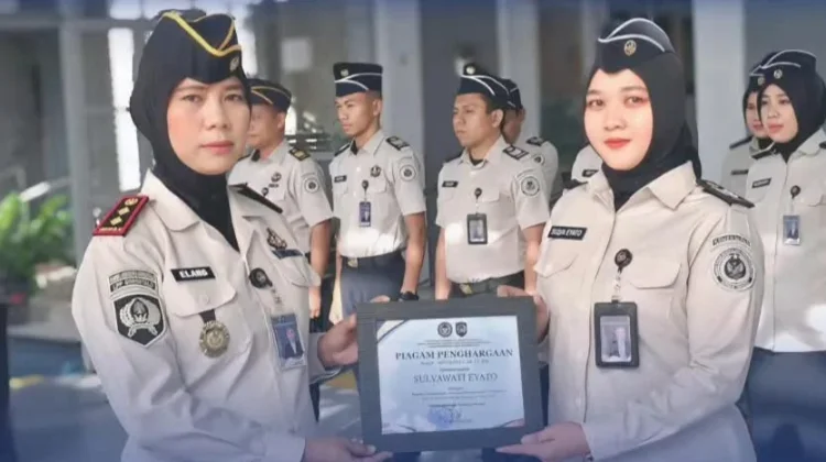 Lapas Perempuan Gorontalo Beri Penghargaan Pegawai Teladan dan Pelayanan Prima