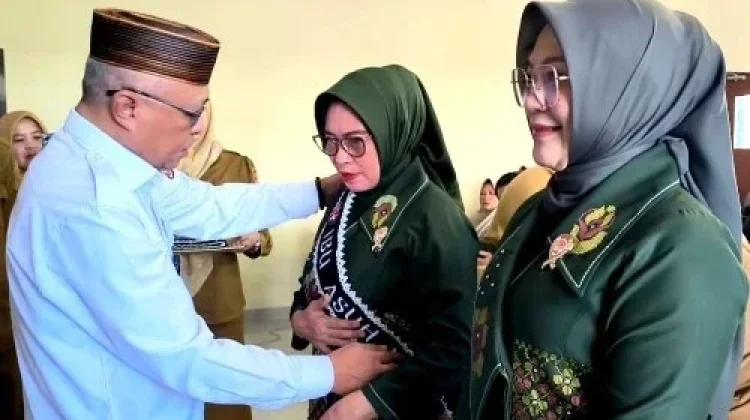 Maryam Puhi Dikukuhkan Sebagai Ibu Asuh IKM Kabupaten Gorontalo