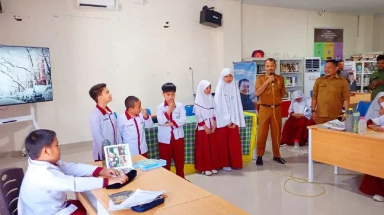 Siswa SD Islam Al Hijrah Outing Class di Perpustakaan HB Jassin