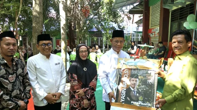 Kakanwil Kemenag Hadiri Perpisahan Guru Purnabakti MAN 1 Kota Gorontalo