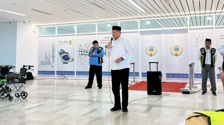 Gubernur Lepas JCH Kloter 30 Asal Gorontalo di Bandara Hasanuddin